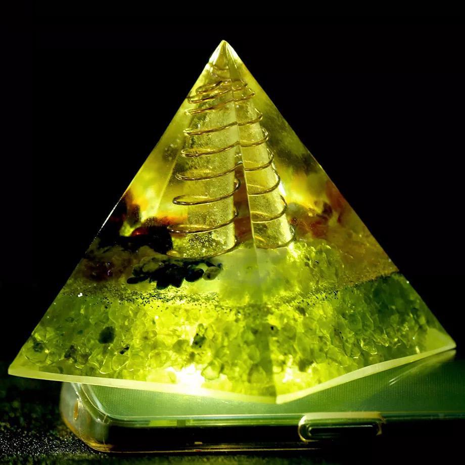 7 Chakras Crystals Orgonite Pyramid